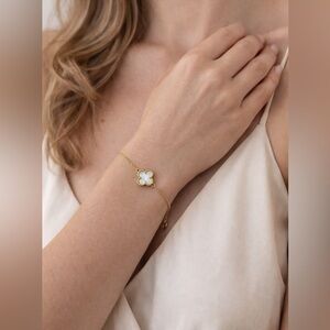 14k Gold Bracelet with Stone